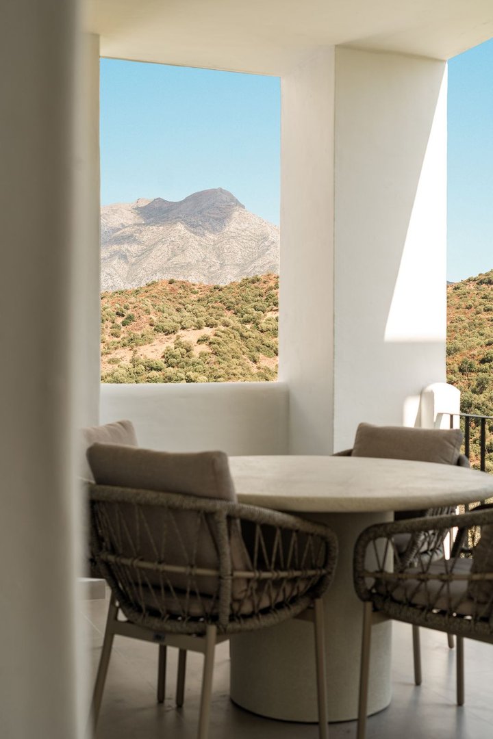 3 Bed Middle Floor Apartment in Benahavís