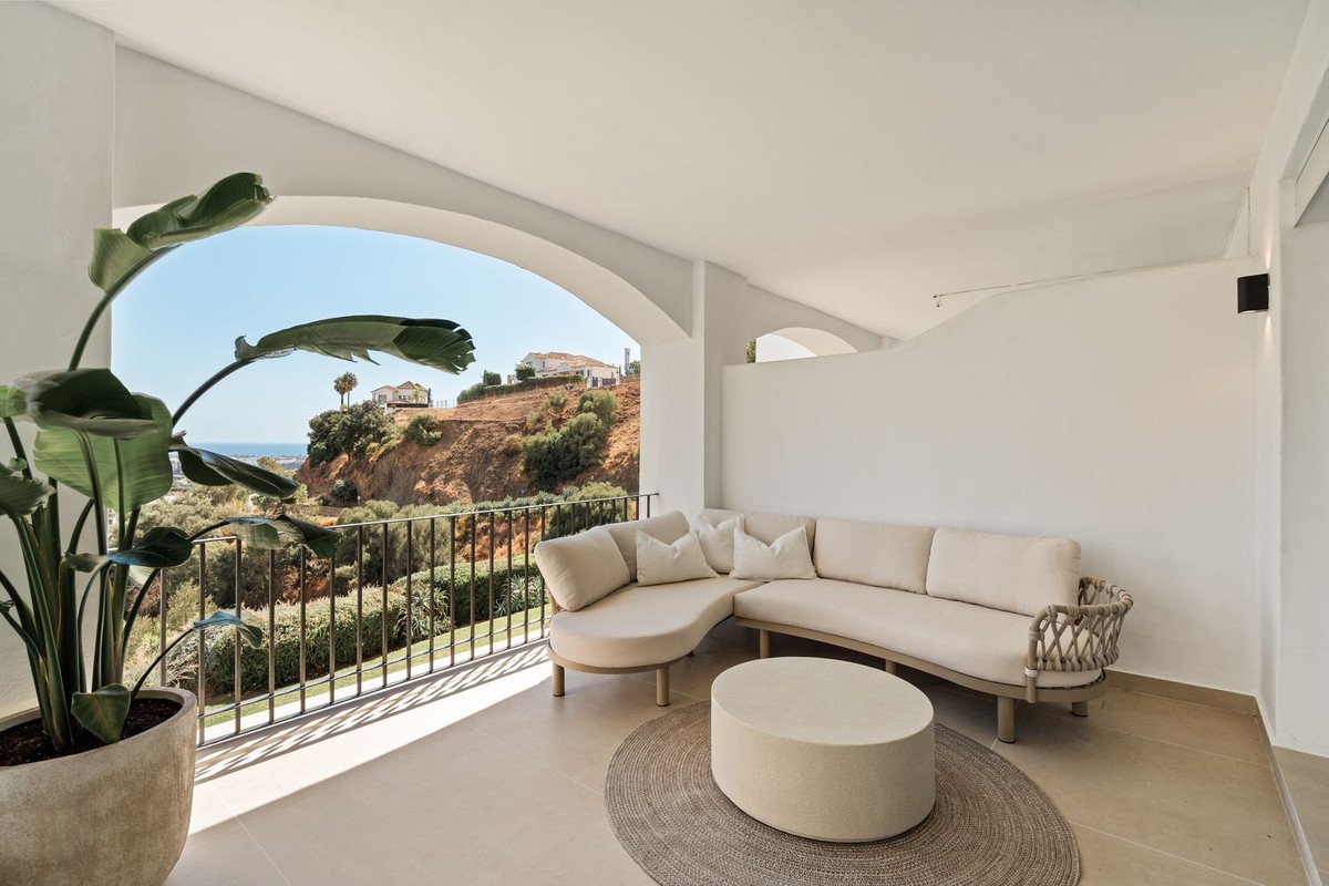 3 Bed Middle Floor Apartment in Benahavís