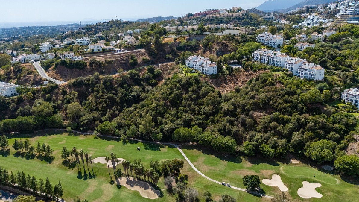 3 Bed Middle Floor Apartment in Benahavís