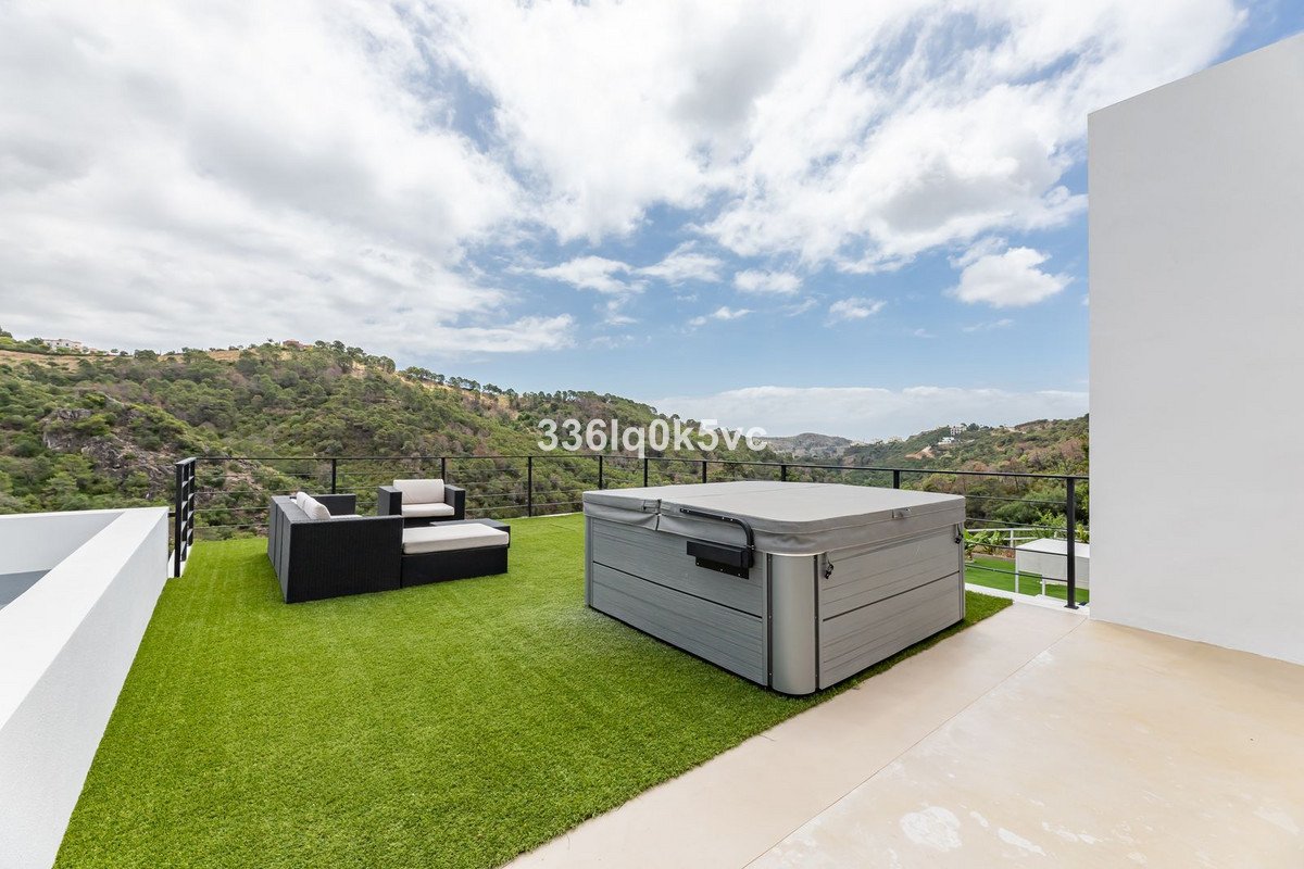6 Bed Detached Villa in Benahavís