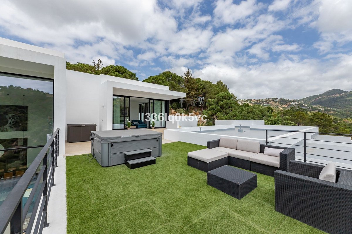 6 Bed Detached Villa in Benahavís