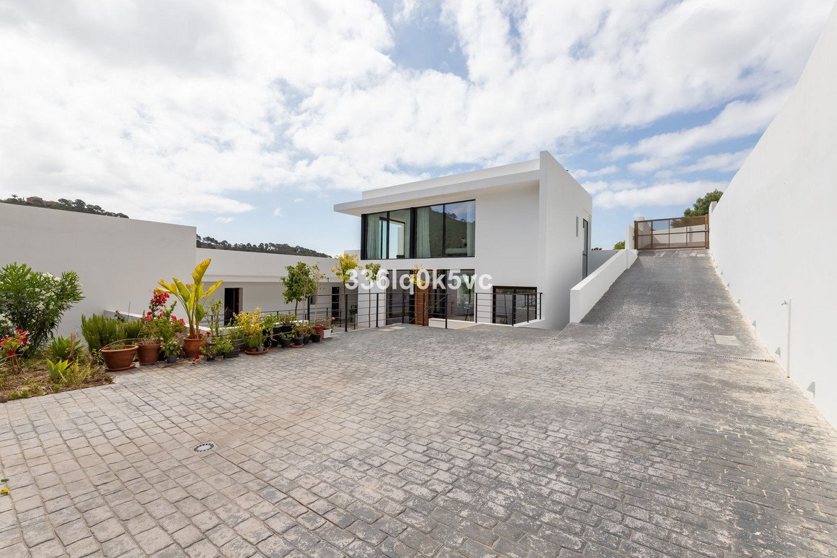 6 Bed Detached Villa in Benahavís