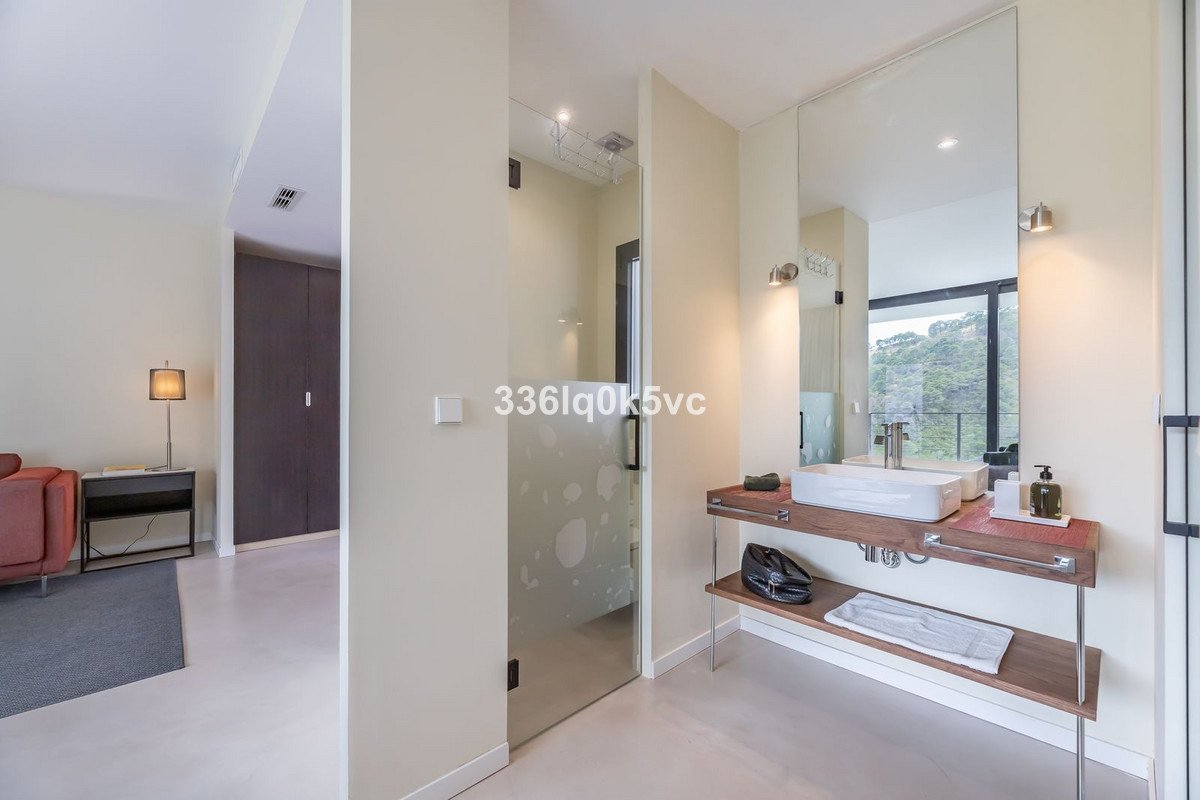 6 Bed Detached Villa in Benahavís