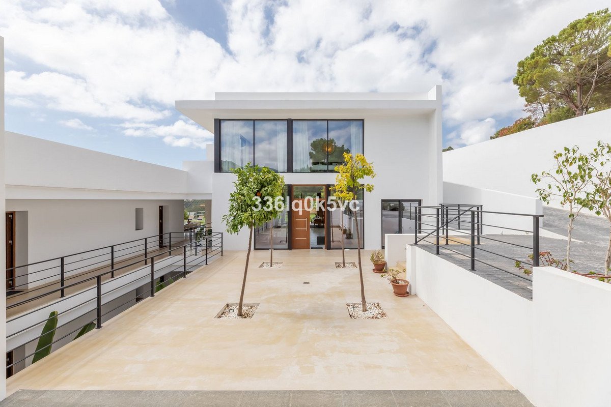 6 Bed Detached Villa in Benahavís