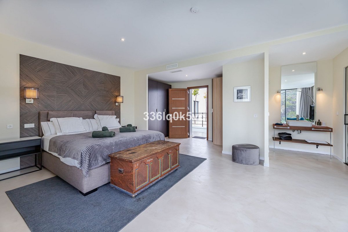 6 Bed Detached Villa in Benahavís