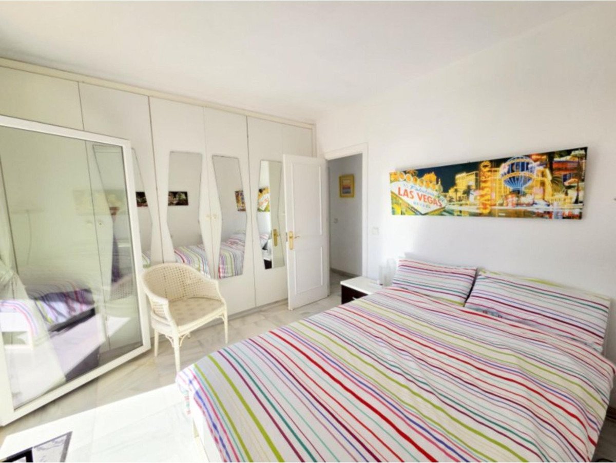 3 Bed Middle Floor Apartment in La Duquesa