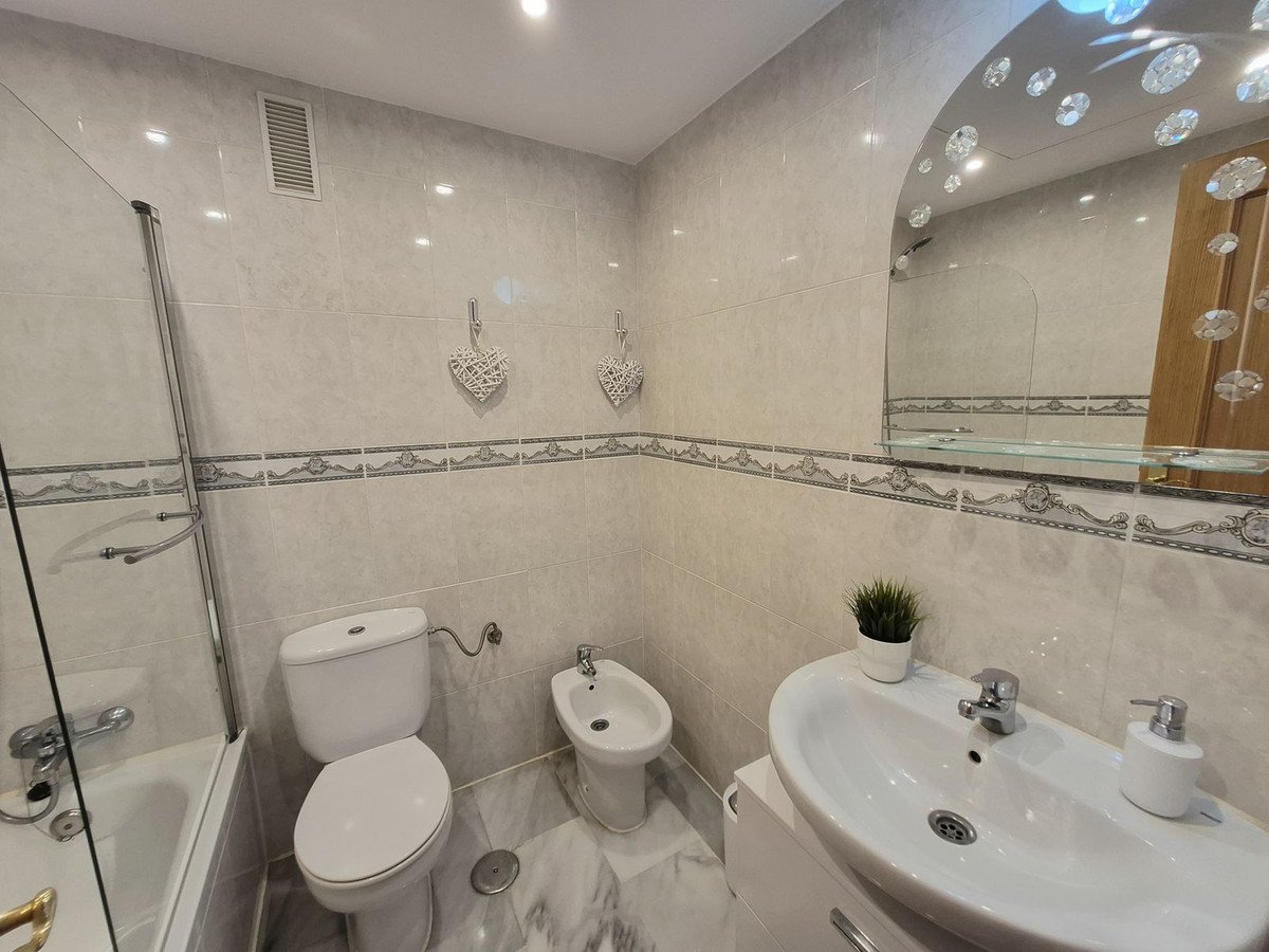 2 Bed Middle Floor Apartment in Miraflores
