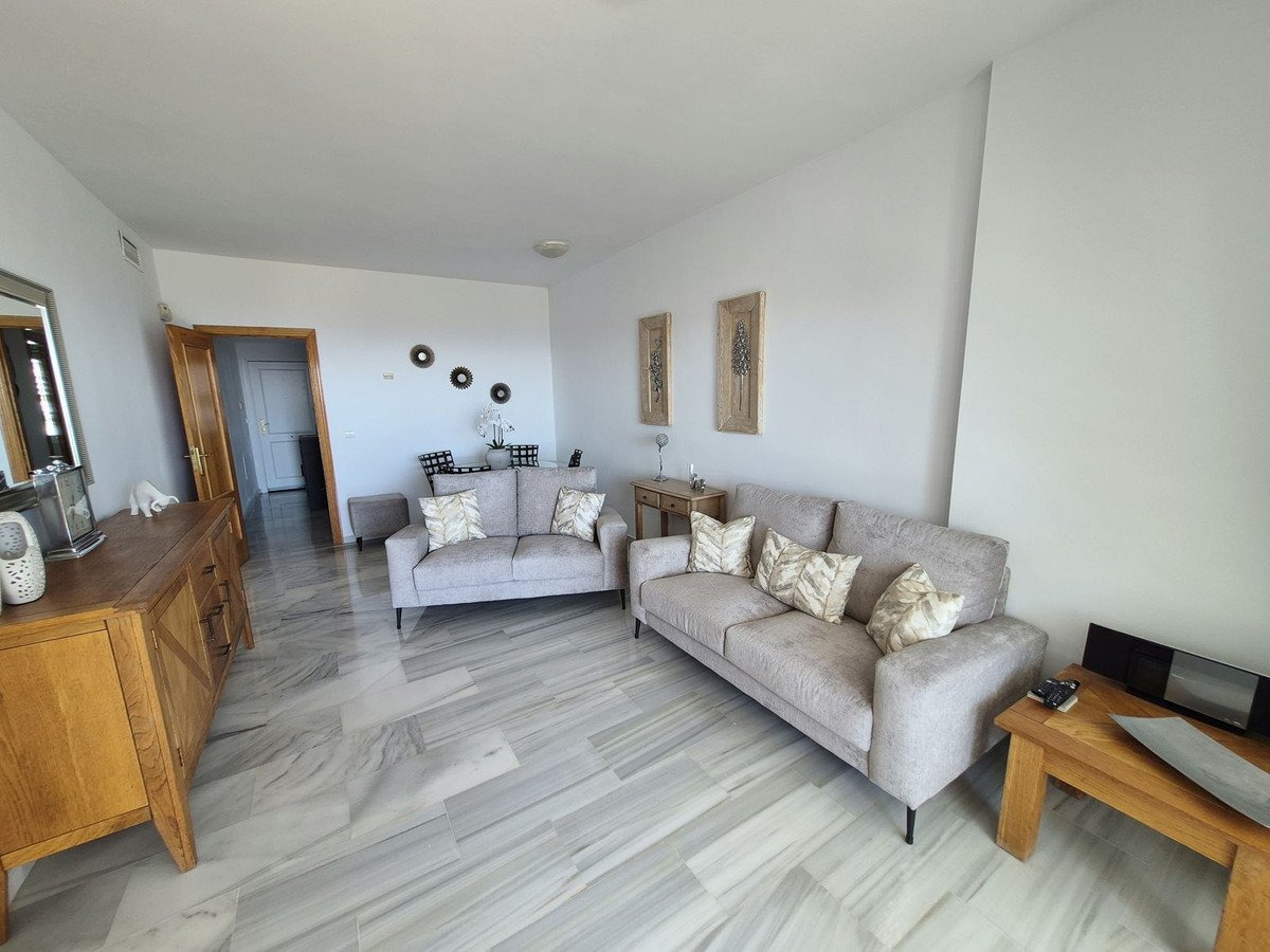 2 Bed Middle Floor Apartment in Miraflores