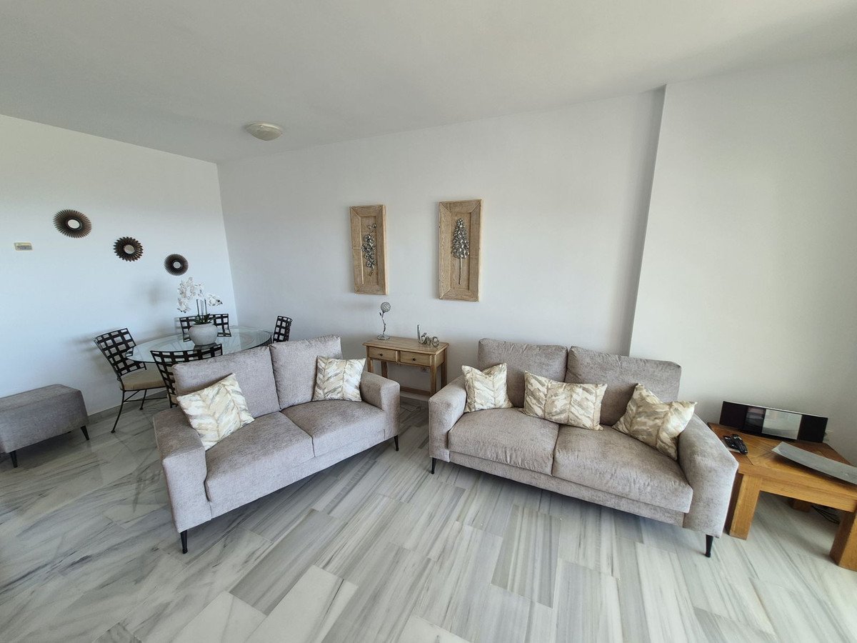 2 Bed Middle Floor Apartment in Miraflores