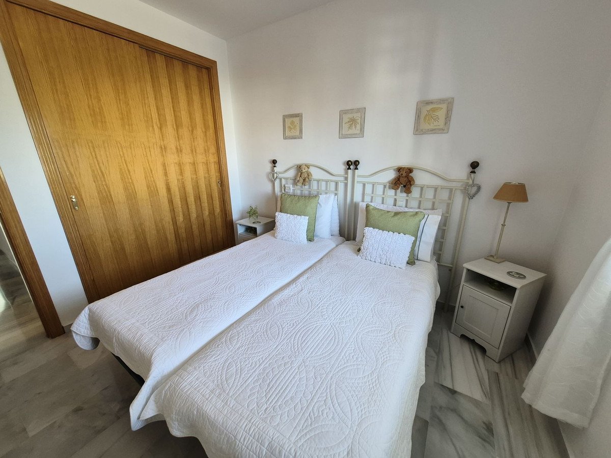 2 Bed Middle Floor Apartment in Miraflores