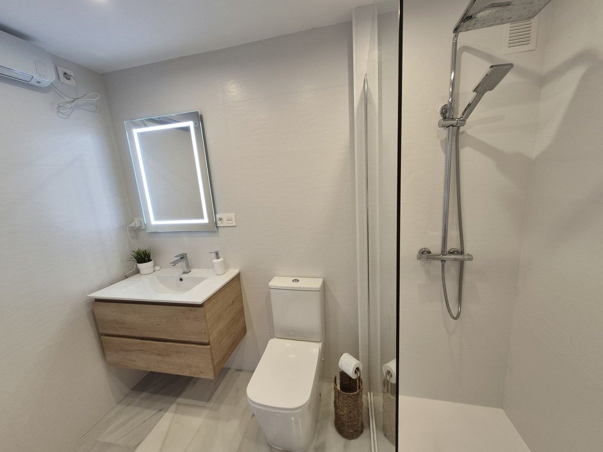2 Bed Middle Floor Apartment in Miraflores