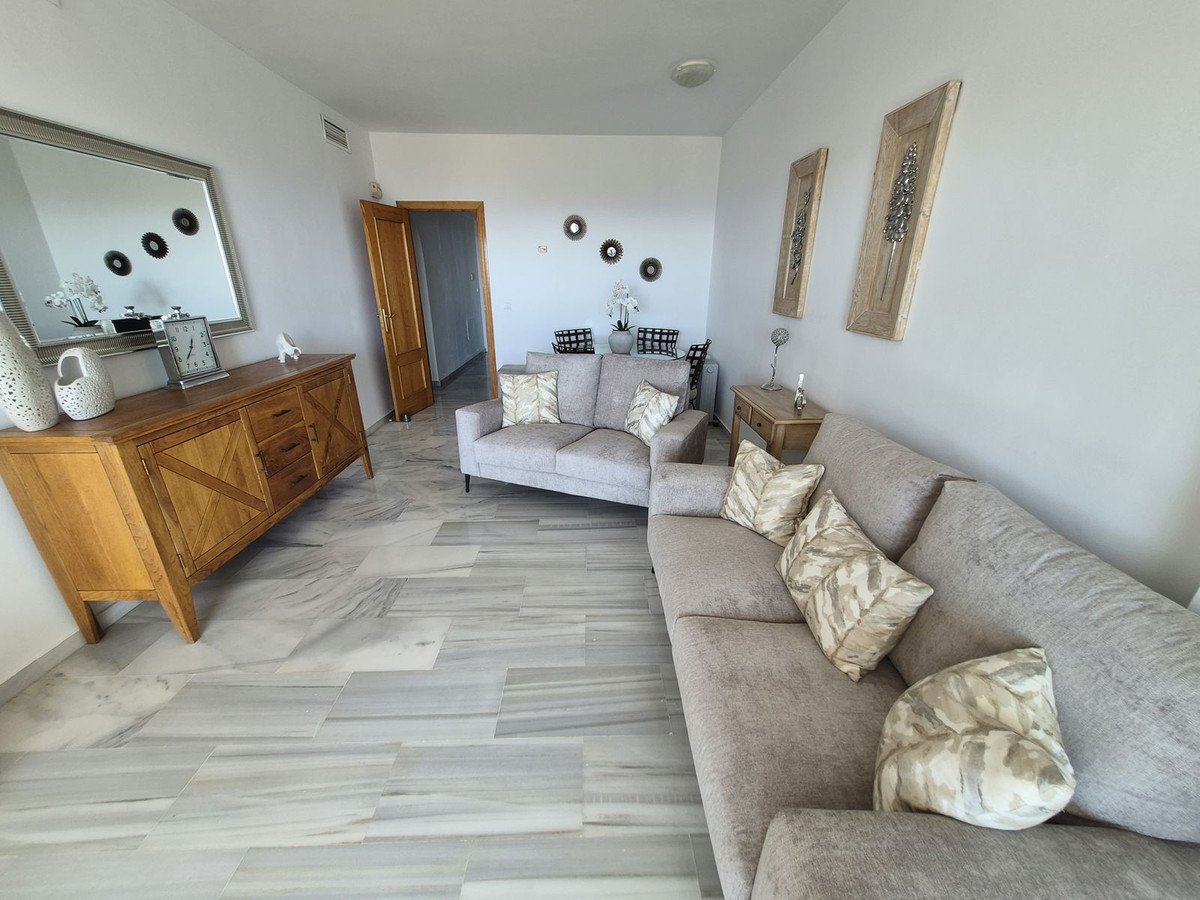 2 Bed Middle Floor Apartment in Miraflores