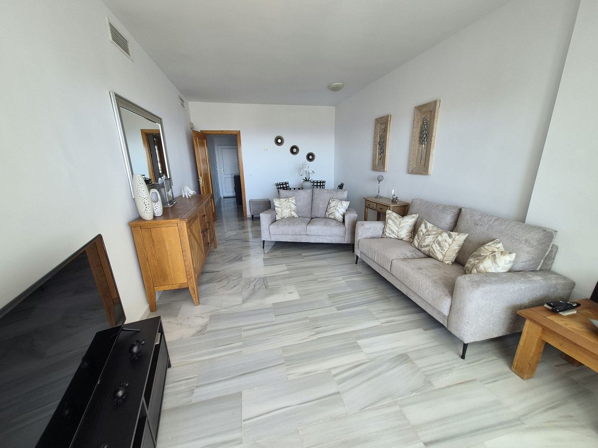 2 Bed Middle Floor Apartment in Miraflores