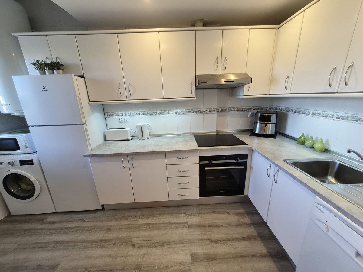 2 Bed Middle Floor Apartment in Miraflores