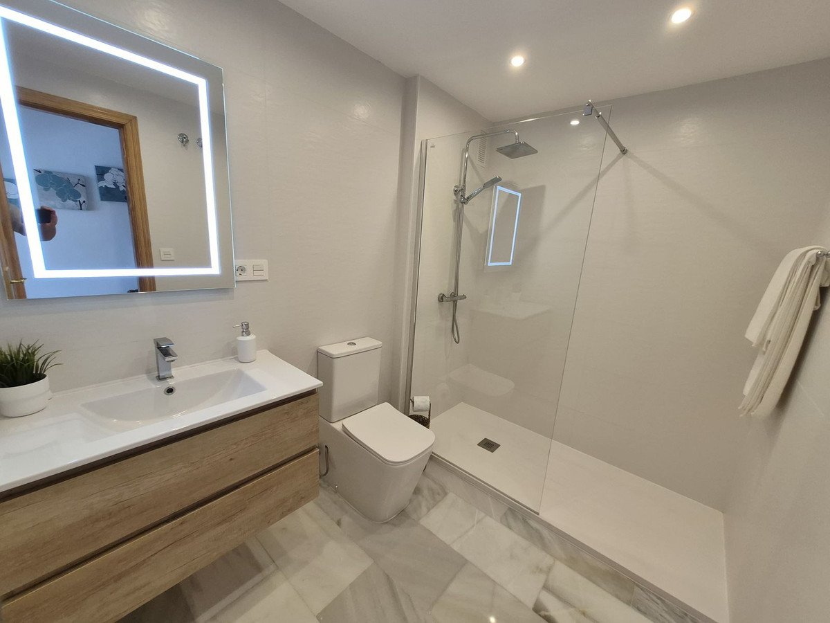 2 Bed Middle Floor Apartment in Miraflores