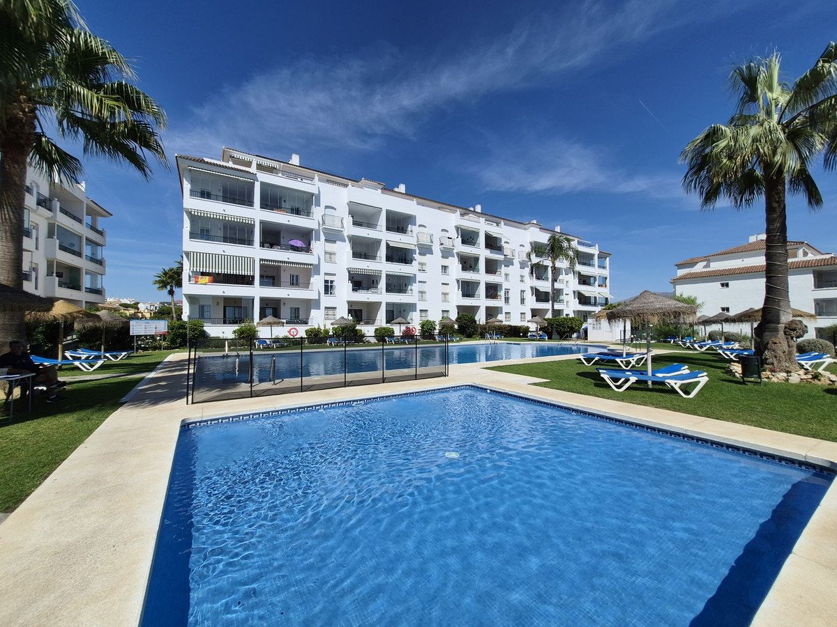 2 Bed Middle Floor Apartment in Miraflores