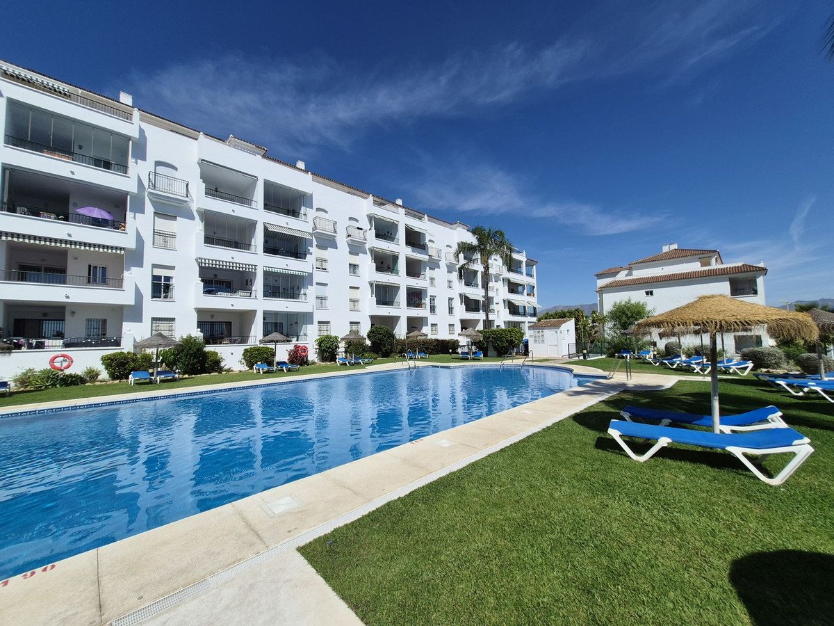 2 Bed Middle Floor Apartment in Miraflores