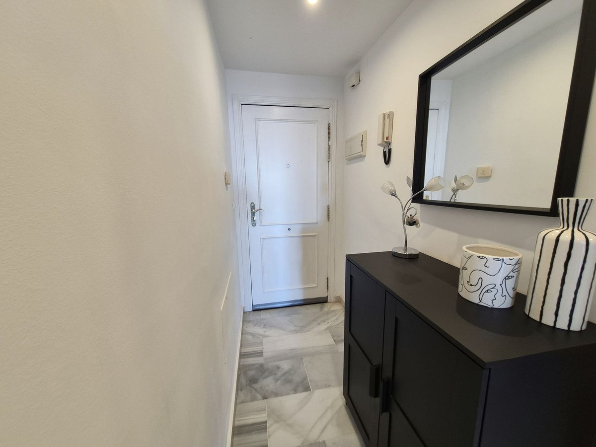 2 Bed Middle Floor Apartment in Miraflores