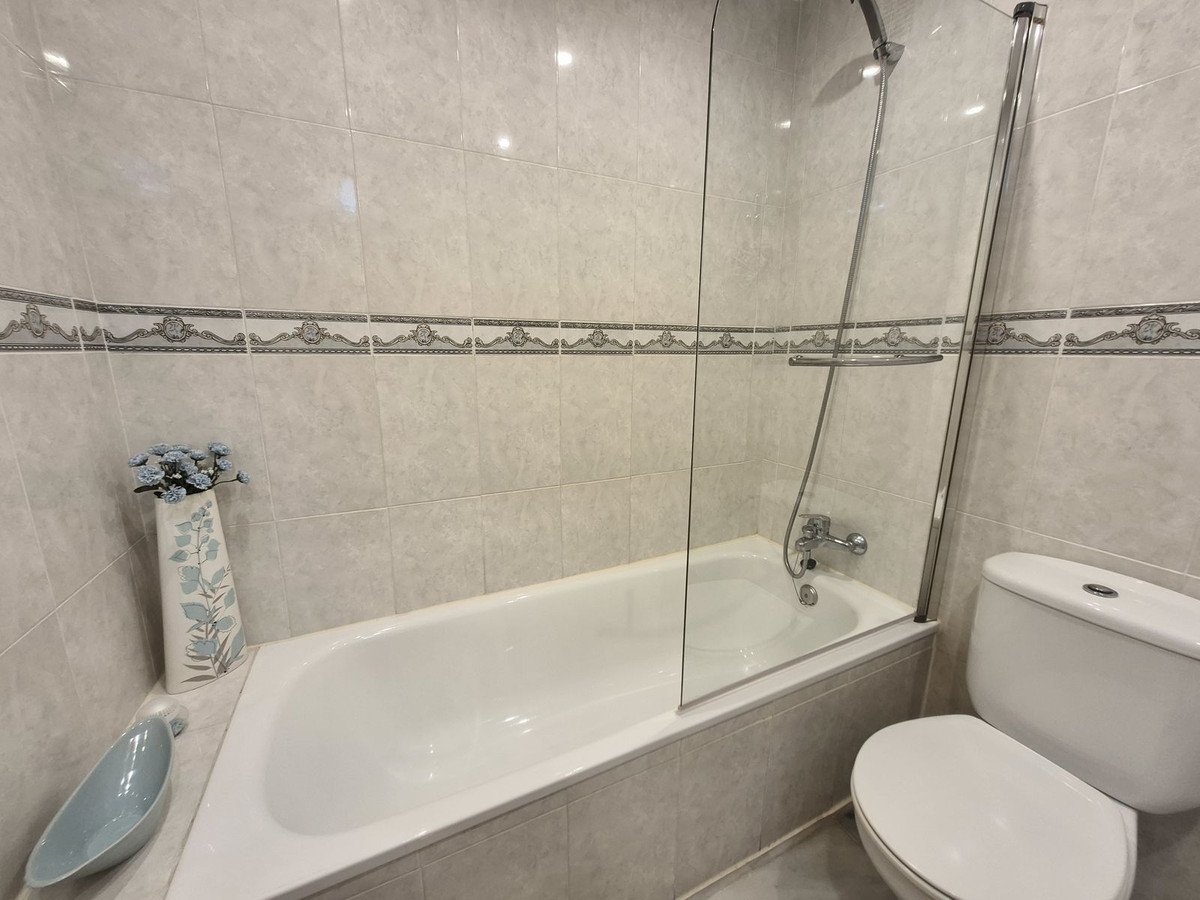 2 Bed Middle Floor Apartment in Miraflores