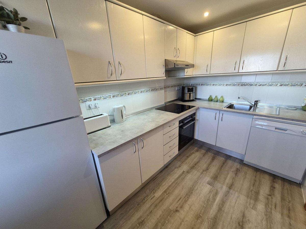 2 Bed Middle Floor Apartment in Miraflores