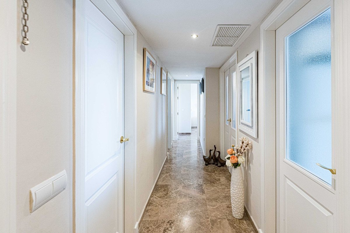 3 Bed Middle Floor Apartment in Estepona