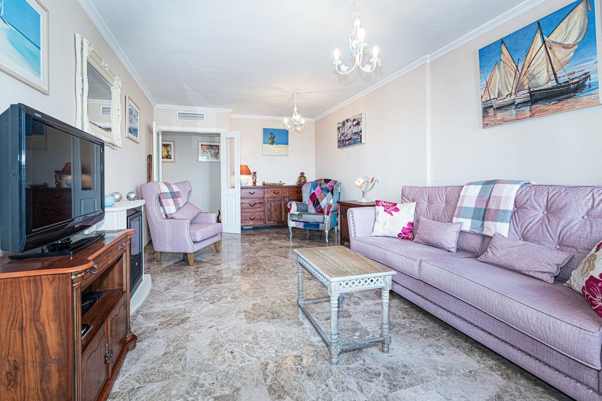 3 Bed Middle Floor Apartment in Estepona