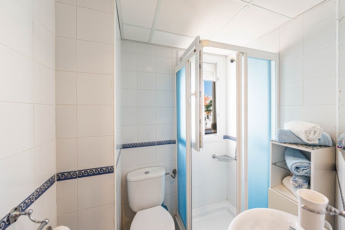 3 Bed Middle Floor Apartment in Estepona