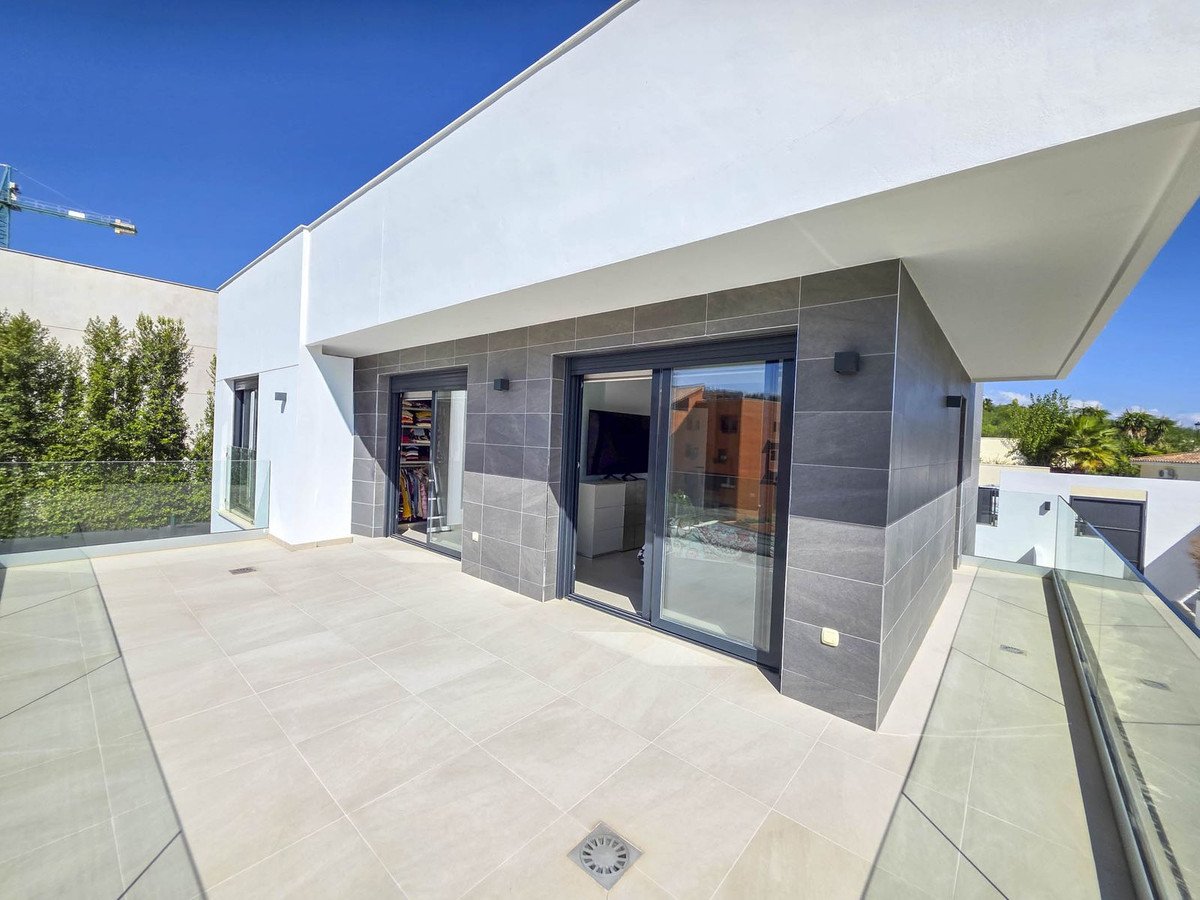 3 Bed Detached Villa in La Duquesa