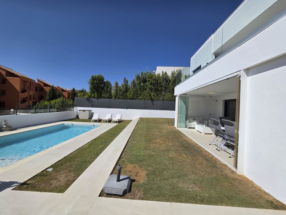 3 Bed Detached Villa in La Duquesa