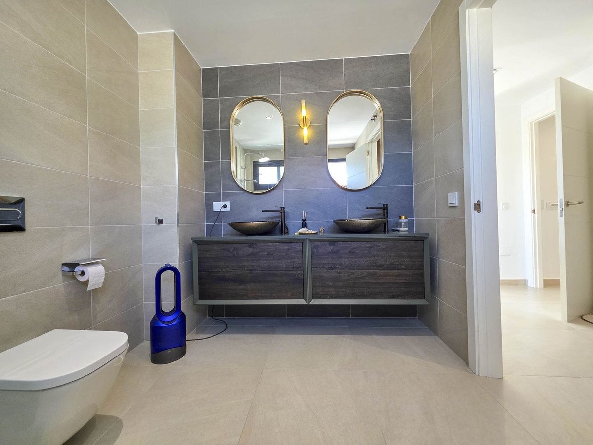 3 Bed Detached Villa in La Duquesa
