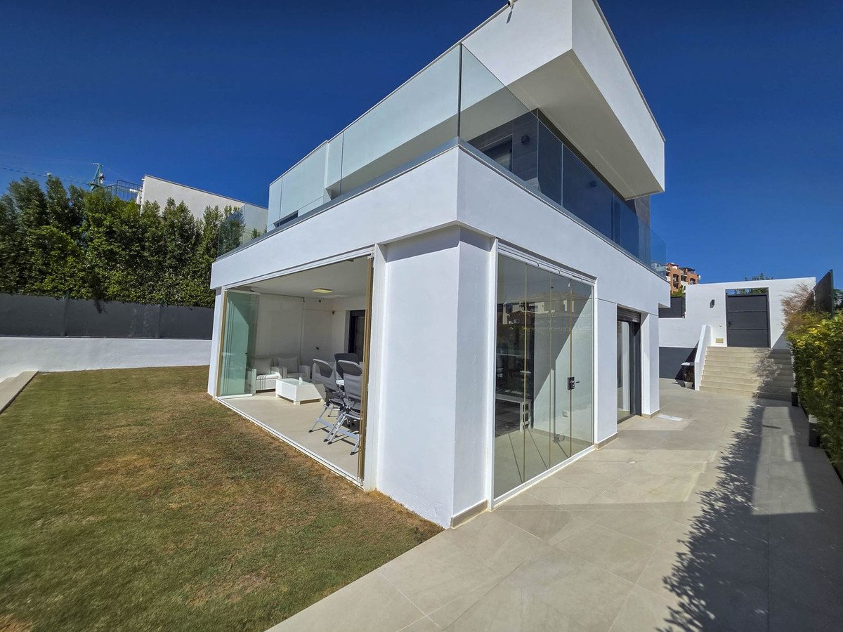 3 Bed Detached Villa in La Duquesa