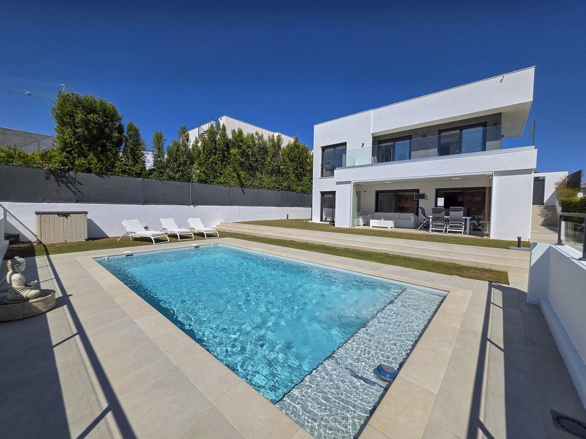 3 Bed Detached Villa in La Duquesa