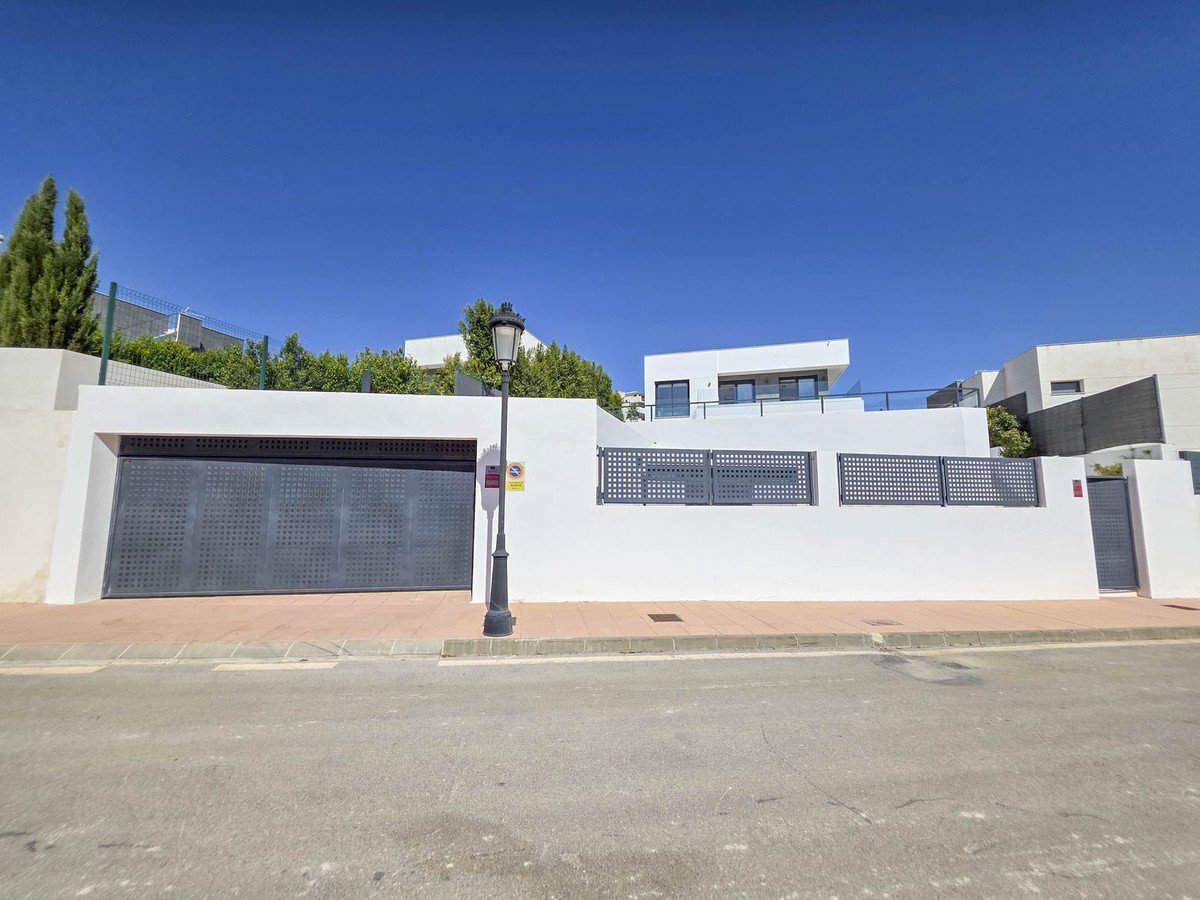 3 Bed Detached Villa in La Duquesa