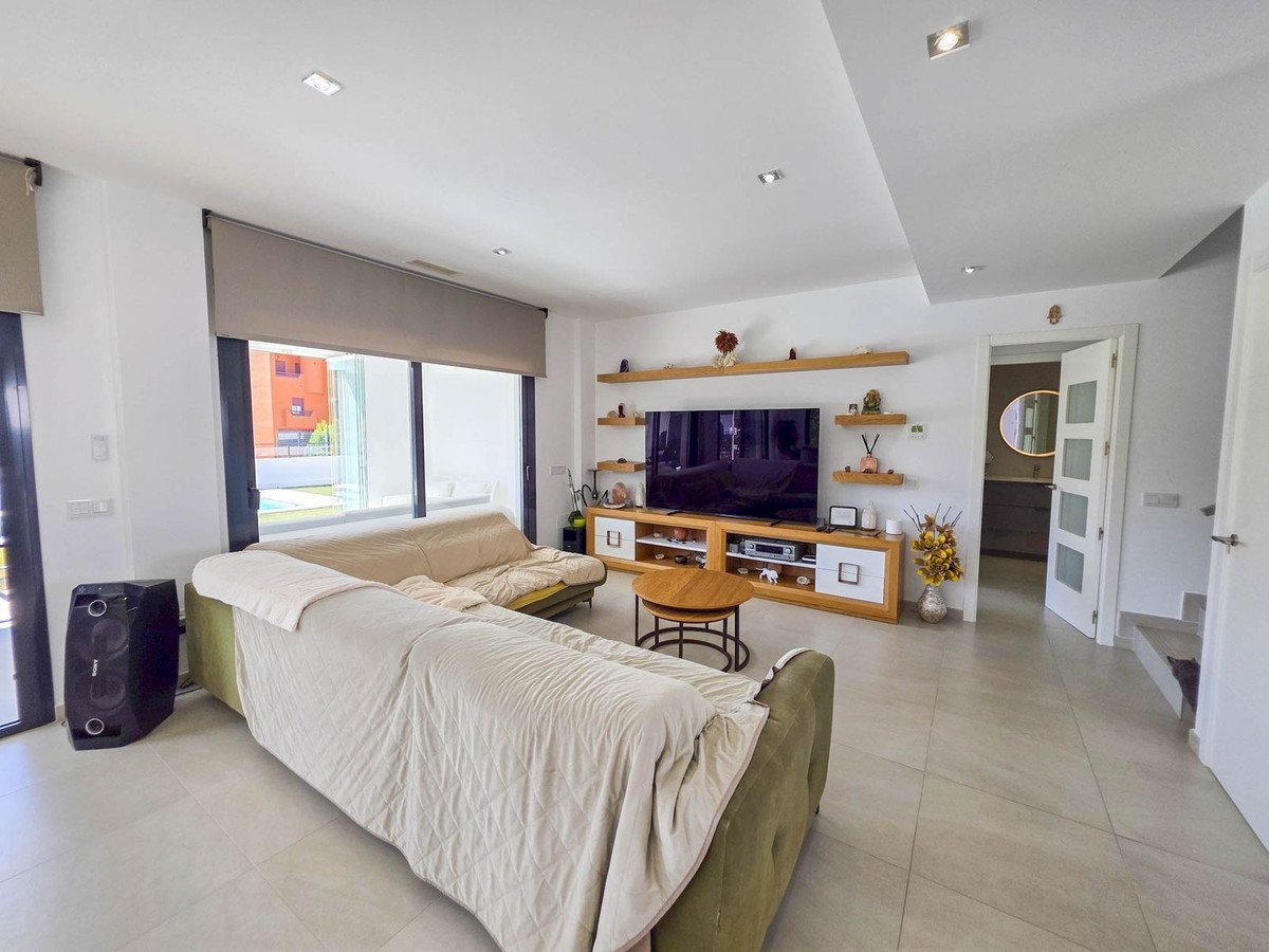 3 Bed Detached Villa in La Duquesa