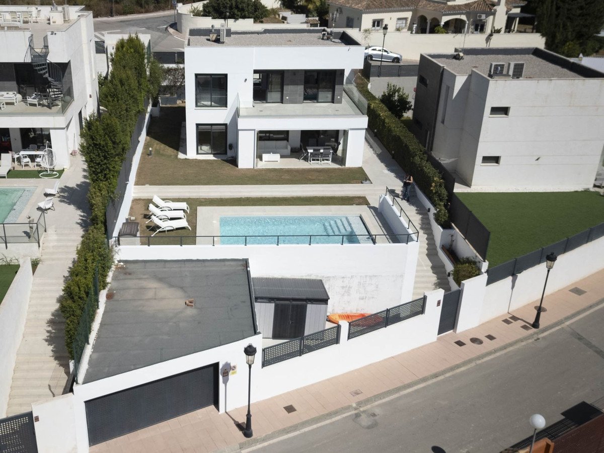 3 Bed Detached Villa in La Duquesa