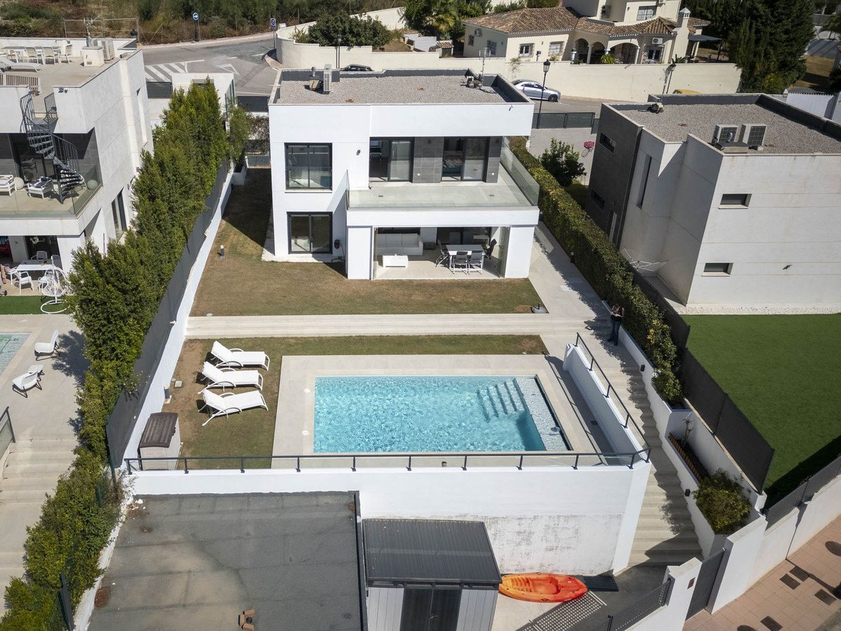 3 Bed Detached Villa in La Duquesa