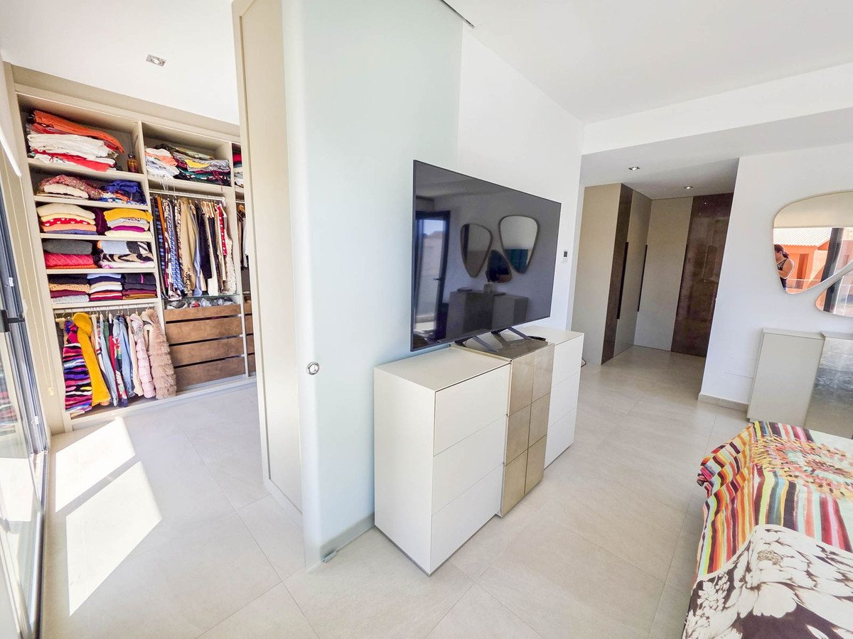 3 Bed Detached Villa in La Duquesa