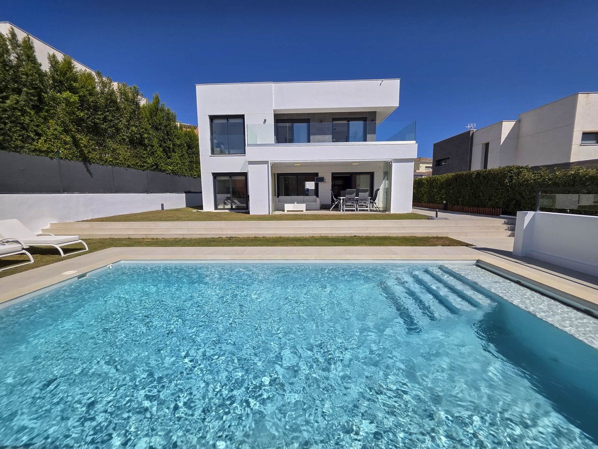 3 Bed Detached Villa in La Duquesa