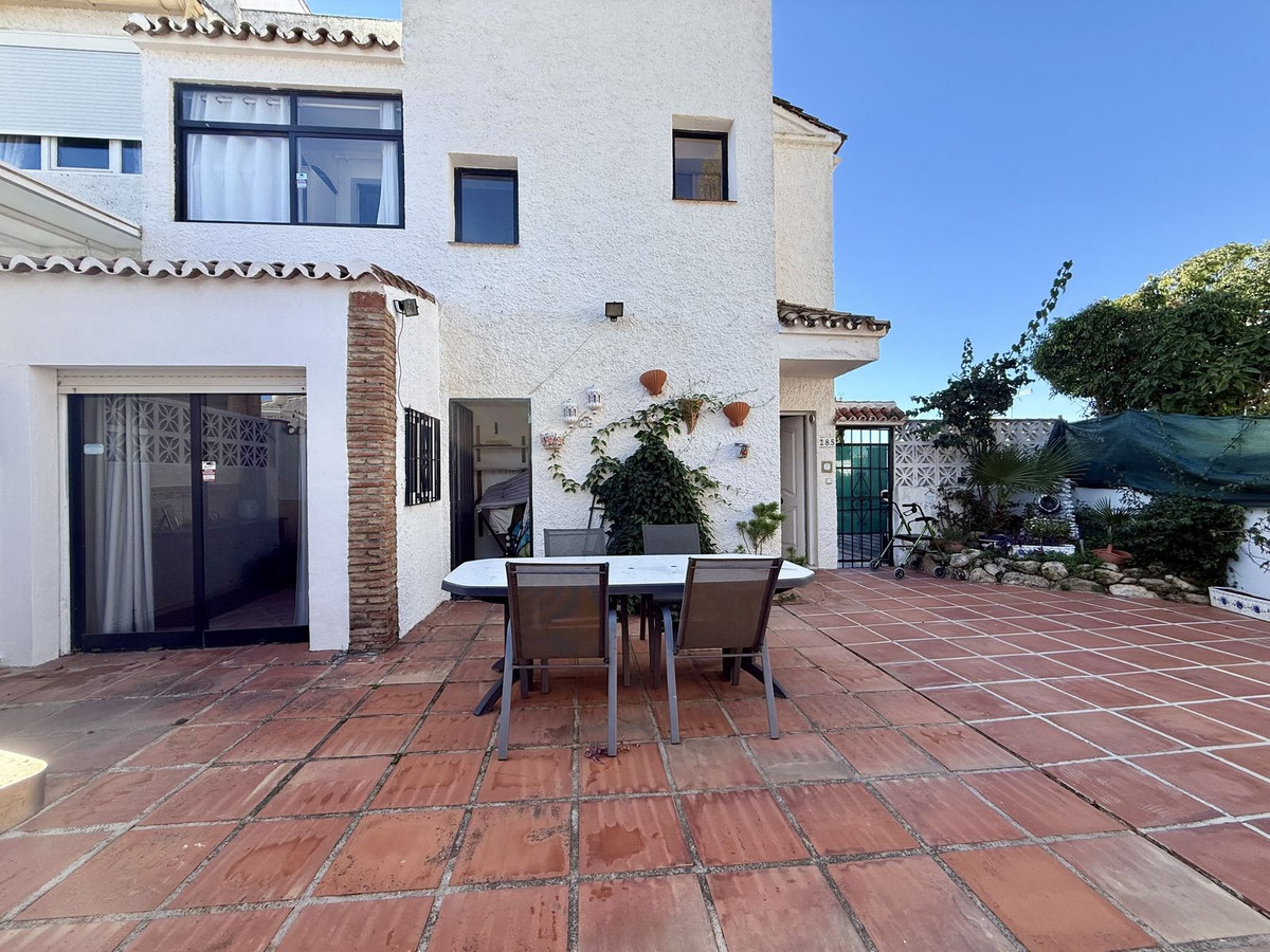 3 Bed Semi-Detached House in Calypso