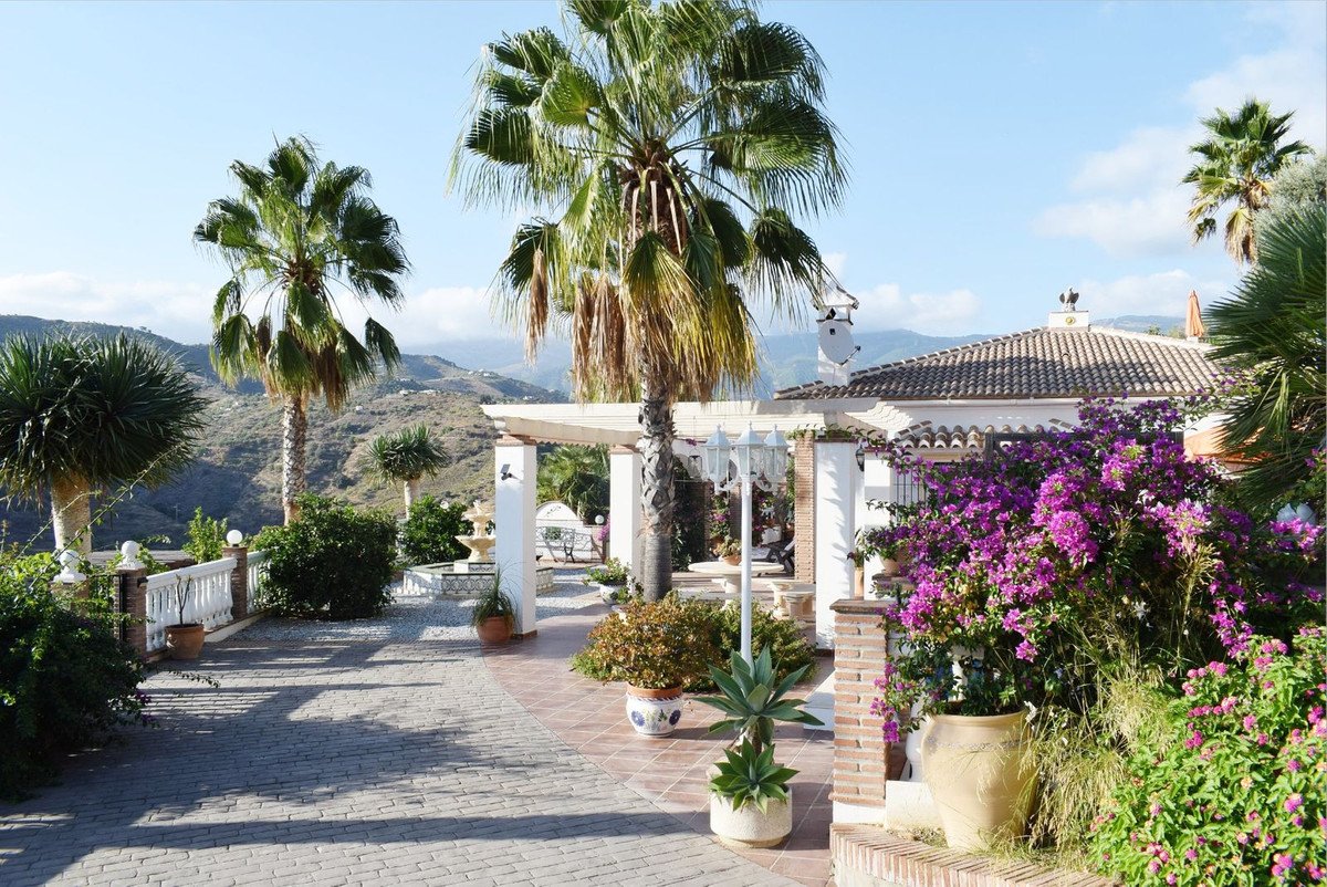 3 Bed Detached Villa in Cómpeta