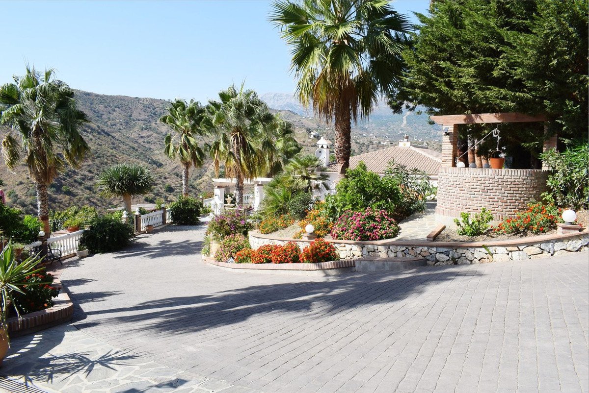 3 Bed Detached Villa in Cómpeta