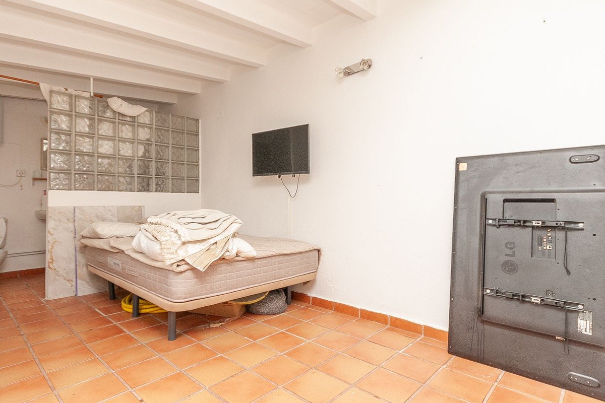 4 Bed Detached Villa in Elviria