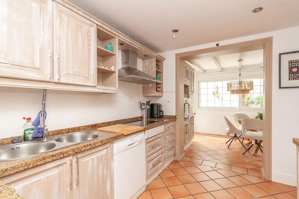 4 Bed Detached Villa in Elviria