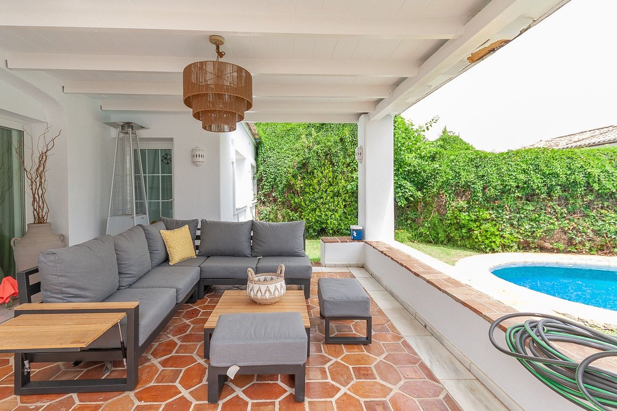 4 Bed Detached Villa in Elviria