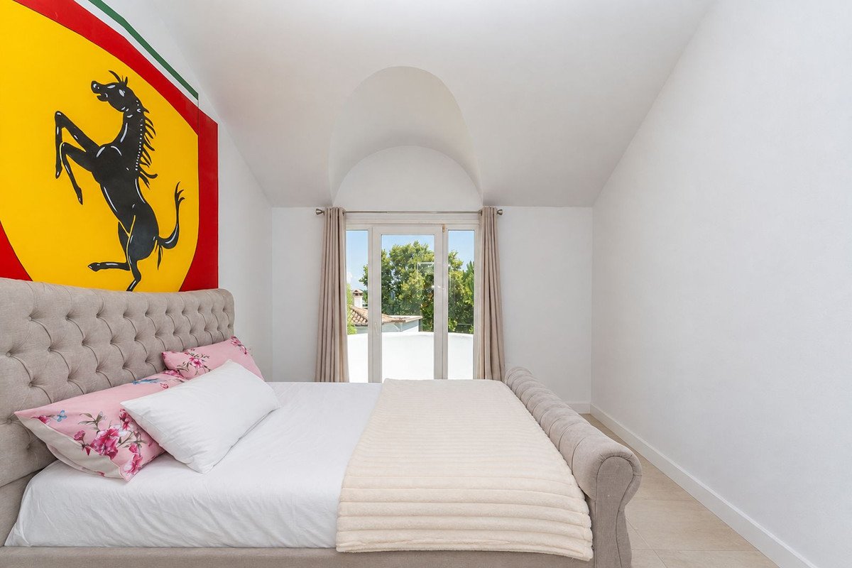 4 Bed Detached Villa in Elviria
