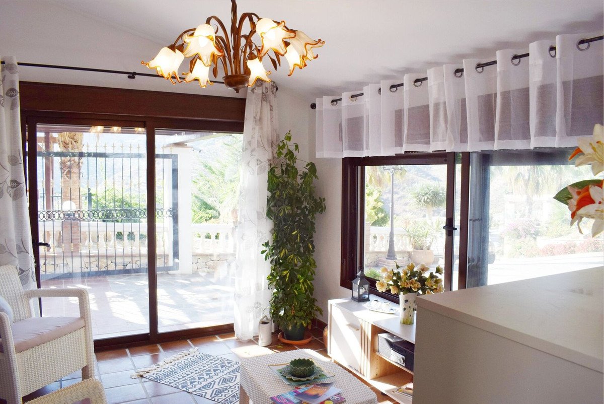 6 Bed Detached Villa in Cómpeta