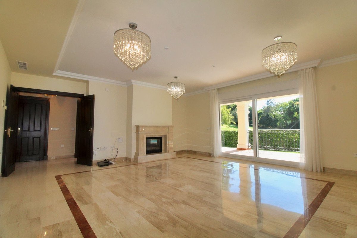 4 Bed Detached Villa in Guadalmina Alta