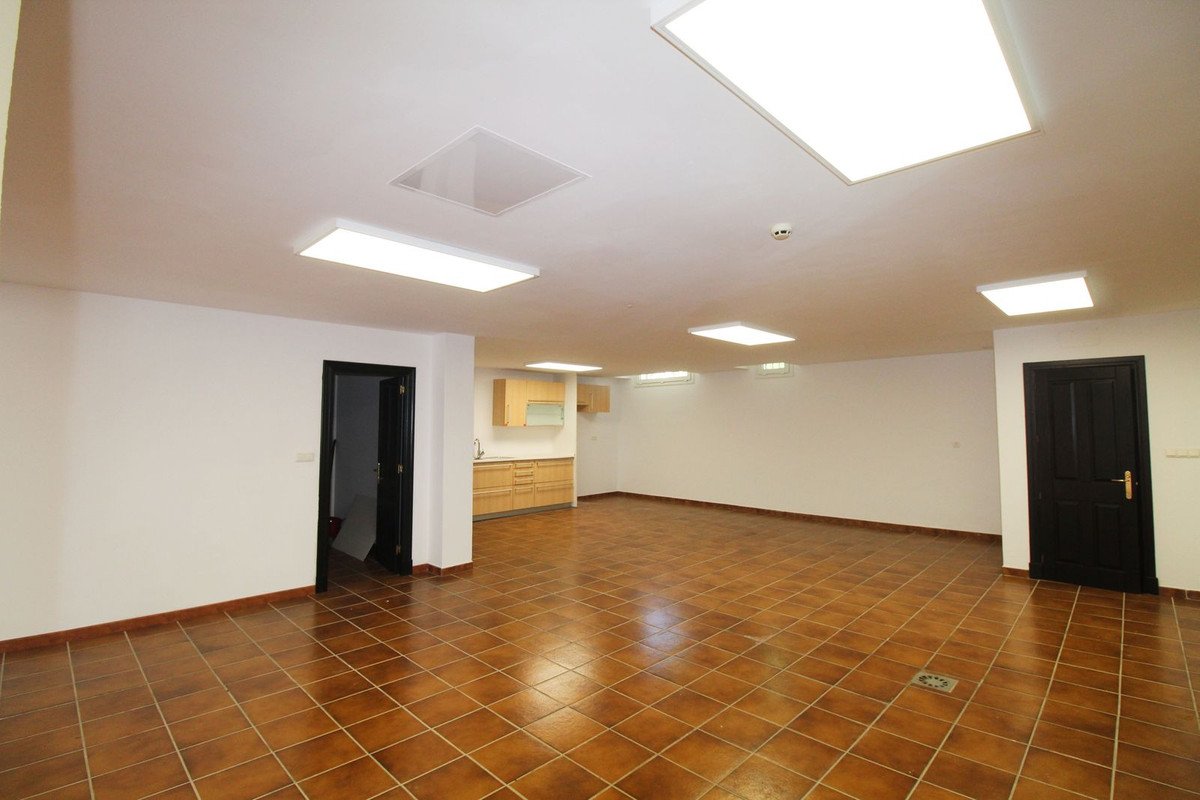 4 Bed Detached Villa in Guadalmina Alta