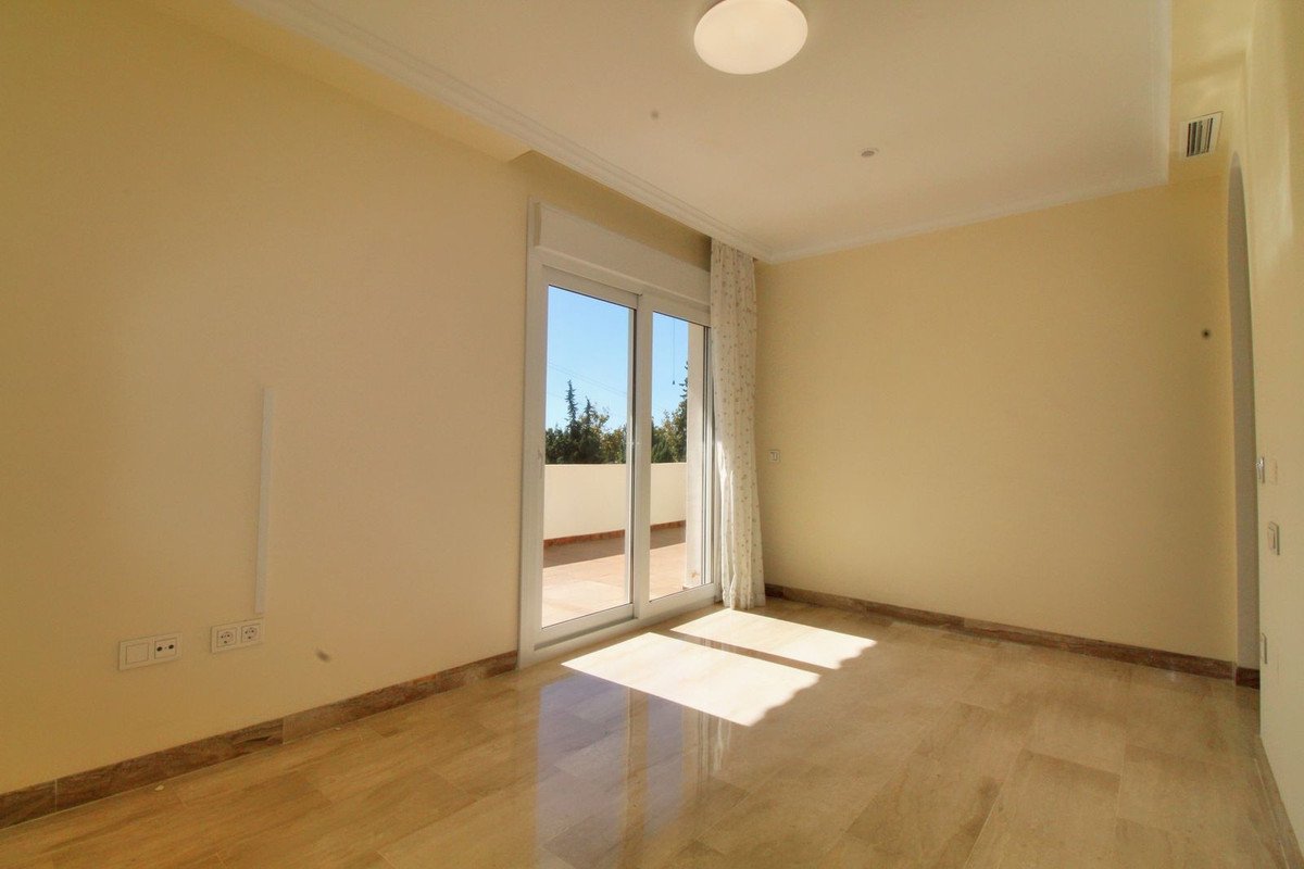 4 Bed Detached Villa in Guadalmina Alta