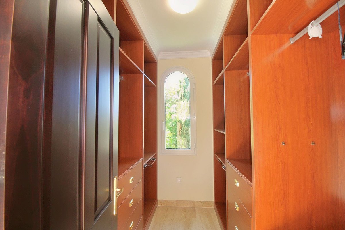 4 Bed Detached Villa in Guadalmina Alta